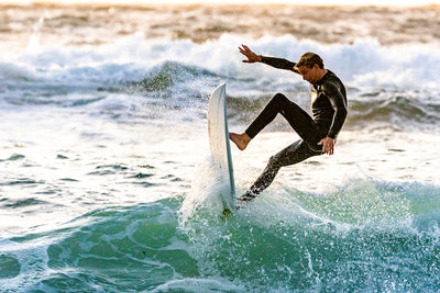 Hoe blijf je in conditie voor surfen wanneer er geen golven zijn?